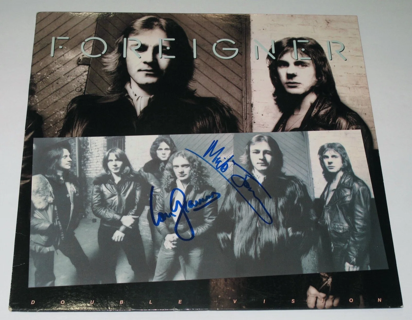 MICK JONES, LOU GRAMM — Mick Jones & Lou Gramm signed FOREIGNER "DOUBLE VISION" Vinyl Album JSA COA, image 4