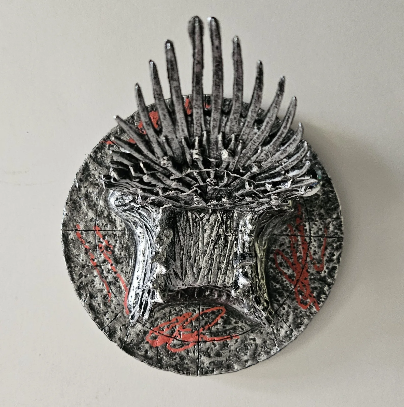 Harrington, Mamoa, Dinklage, Clarke — Game Of Thrones Iron Throne Prop Signed Mamoa Clarke Harrington Dinklage COA, image 3