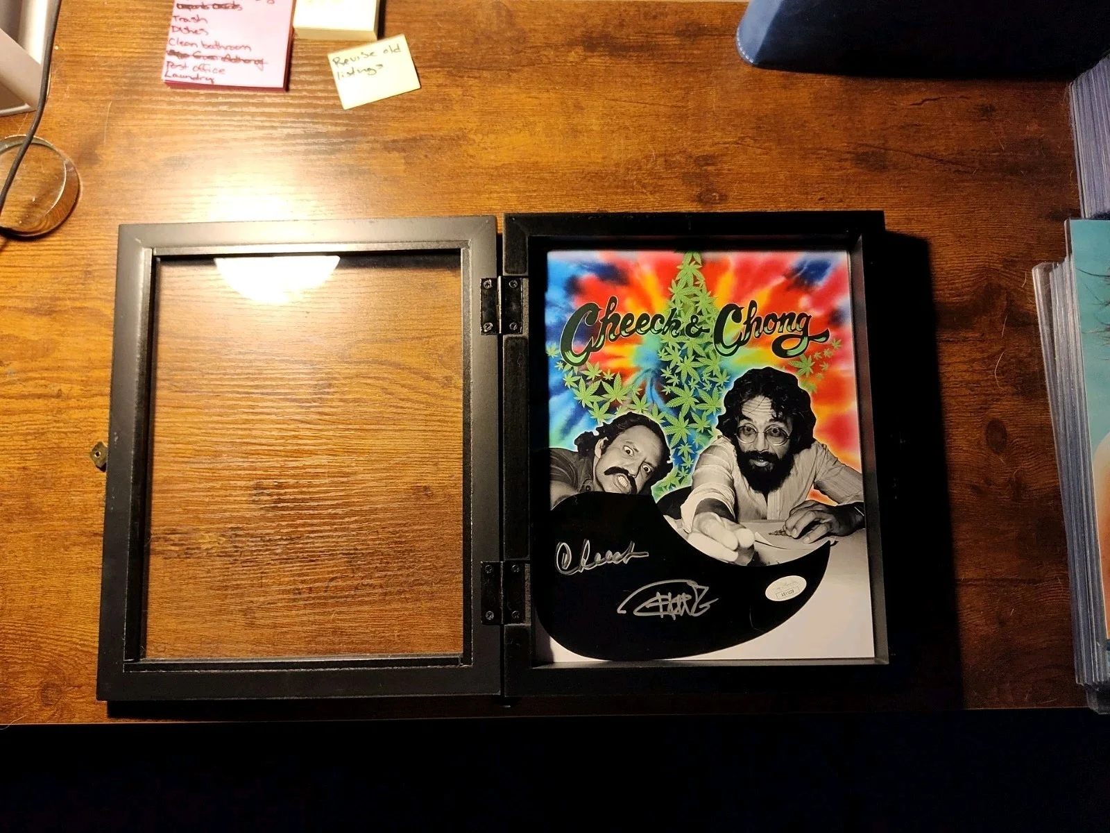 Cheech & Chong Autos On Large Guitar Pick In A 9.5x11x1.5 Frame JSA, изображение 4