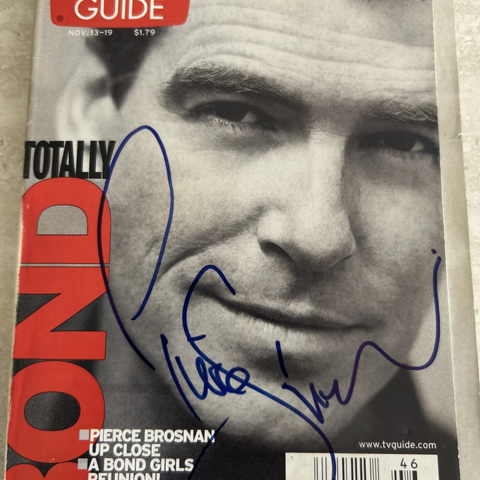 PIERCE BROSNAN — PIERCE BROSNAN Signed TV GUIDE 1999 Magazine JSA-COA, image 2