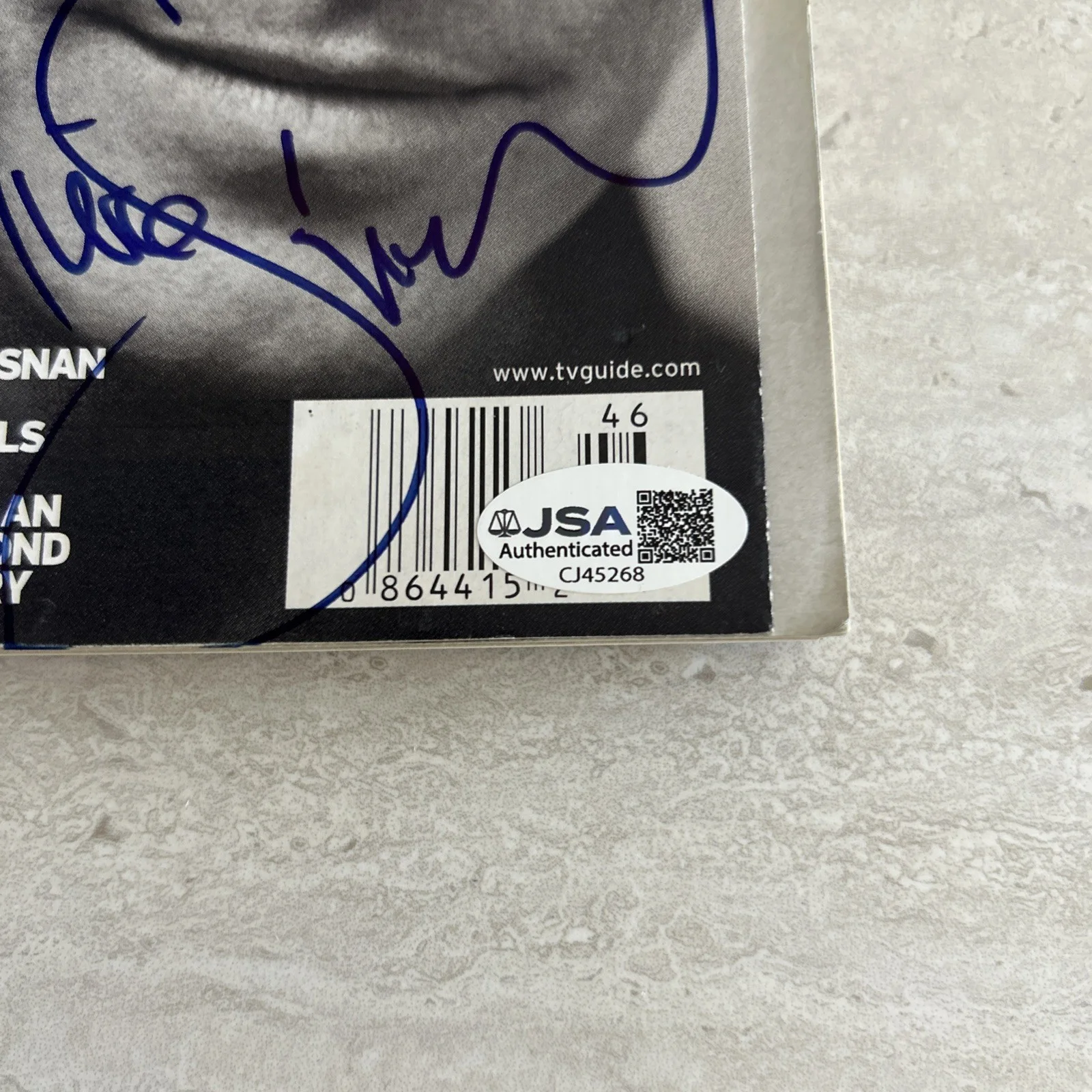 PIERCE BROSNAN — PIERCE BROSNAN Signed TV GUIDE 1999 Magazine JSA-COA, image 3