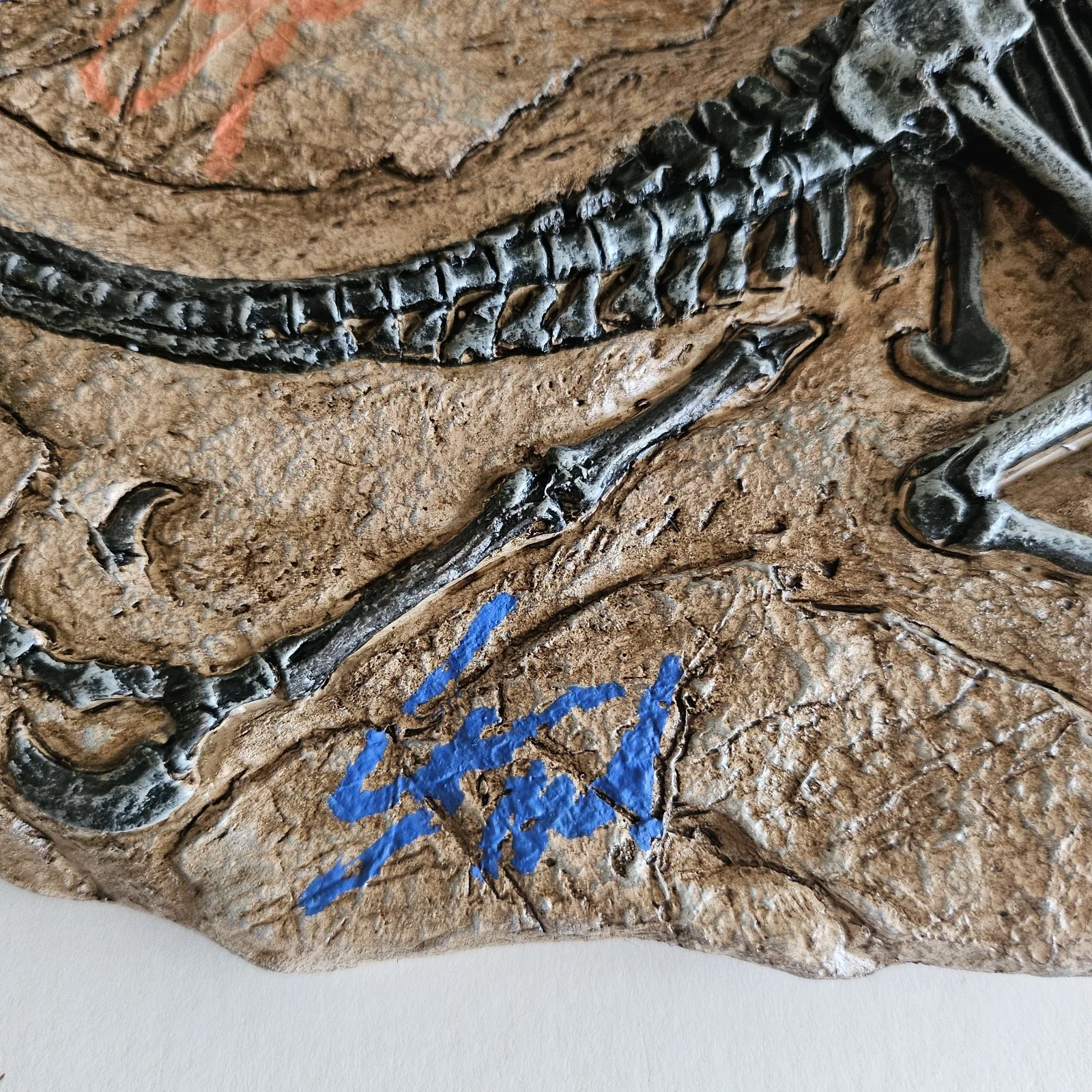 Neill, Pratt, Goldblum, Dern, Howard — Jurassic Park Raptor Fossil Multi Signed Neill Pratt Goldblum Dern Howard COA, изображение 4