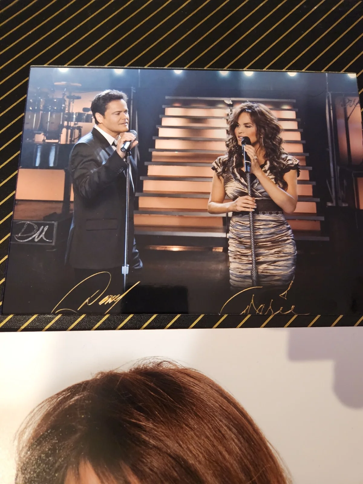 Marie Osmond Signed Color 8x10 Photo with Extra Photo & Album, изображение 4