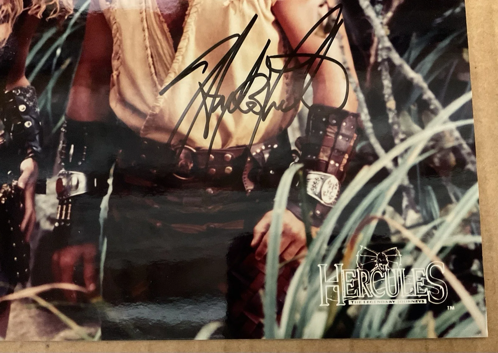 HUDSON LEICK AUTOGRAPHED PHOTO - As Callisto with Sorbo Hercules; Color; No CoA, изображение 5