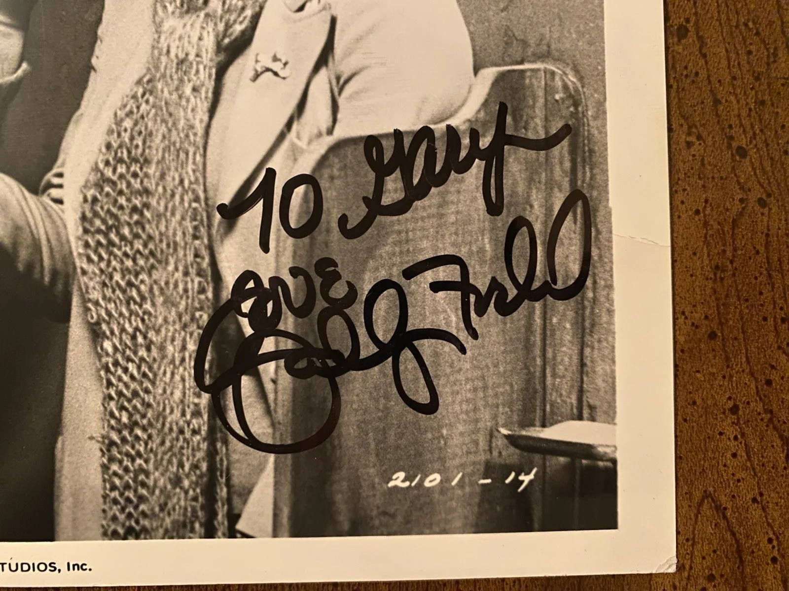 Henry Winkler, Sally Field — Henry Winkler Sally Field Signed Autographed Photo With COA Heroes 1977 BY BOTH, image 4