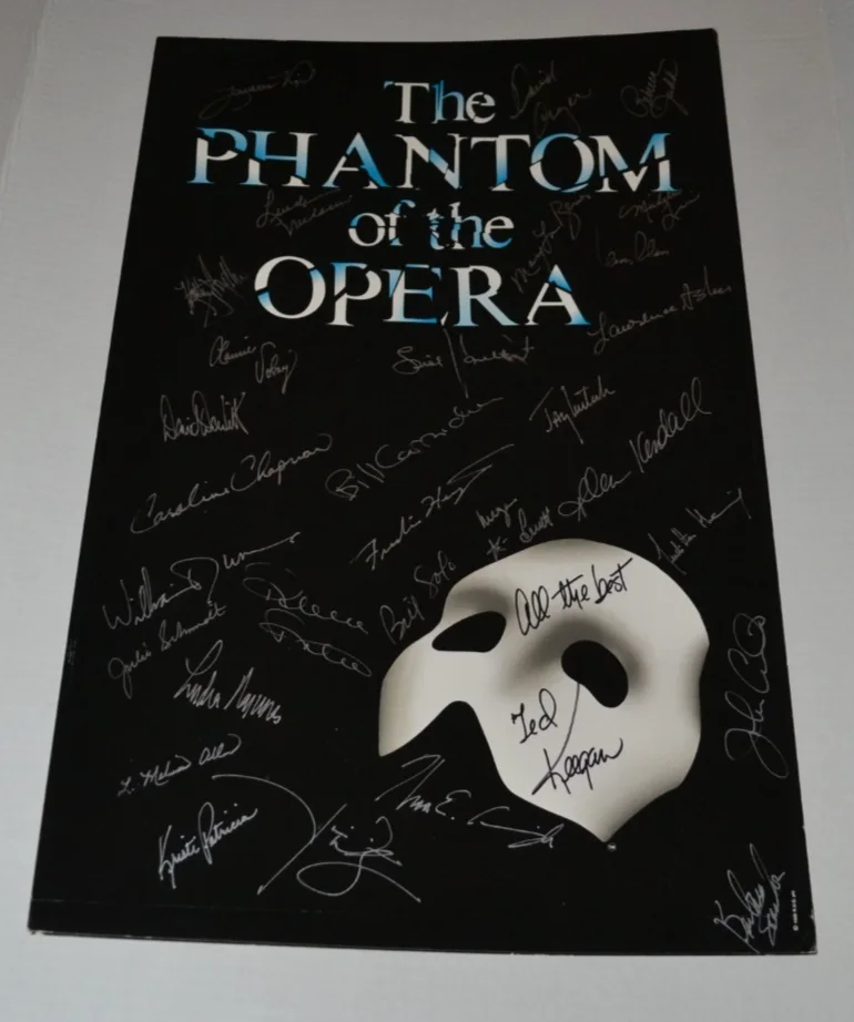 CAST MEMBERS — Vintage The Phantom Of The Opera 30 Singnatures Ted Keegan 14" x 22" Poster, изображение 2