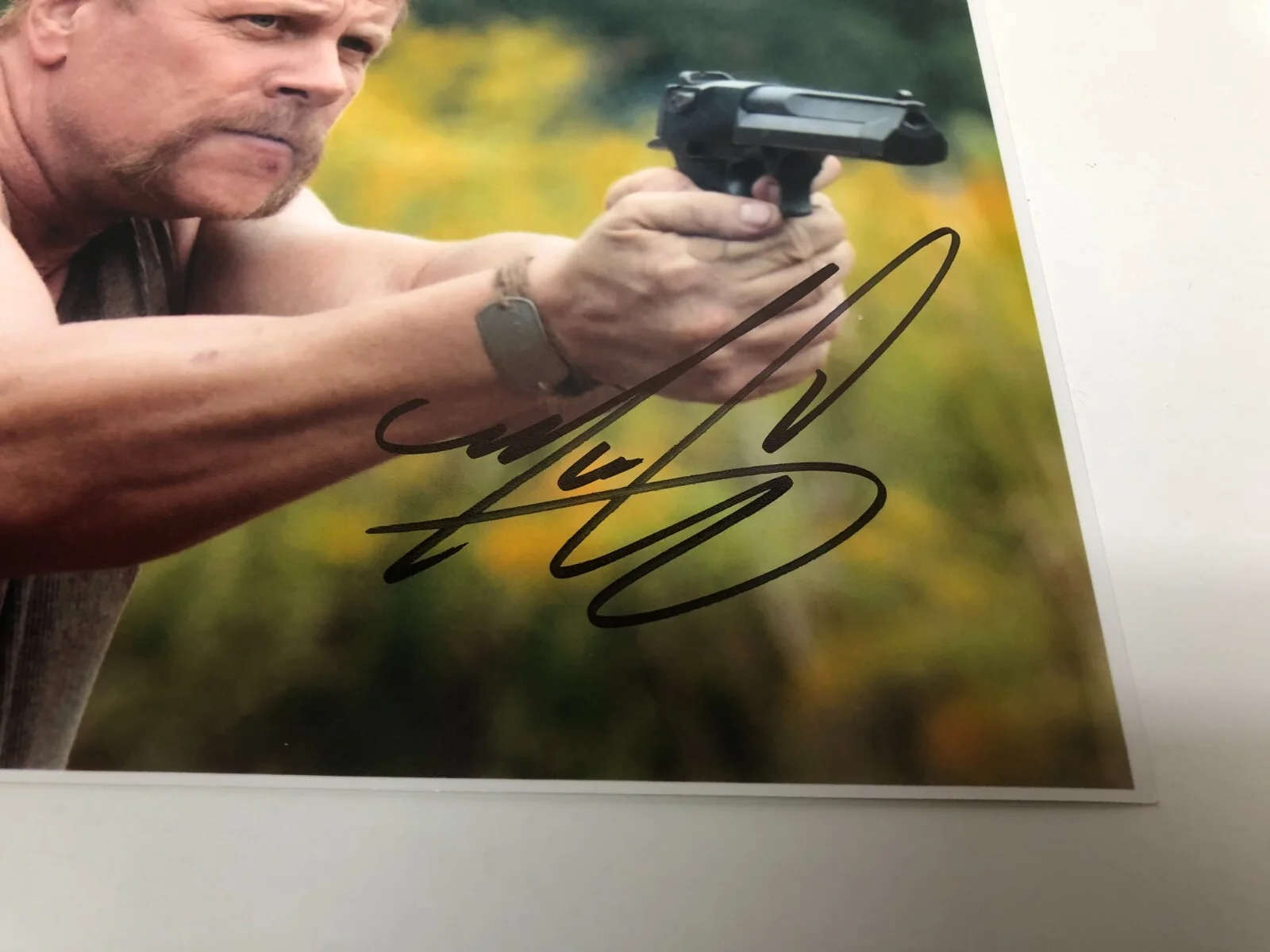 Michael Cudlitz — MICHAEL CUDLITZ Hand Signed 8.5 x 10 WALKING DEAD Photo plus Wizard World COA, image 2