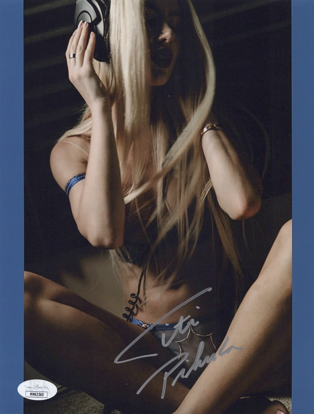 TITI PIKULA — TITI PIKULA Authentic Hand-Signed "SEXY Instagram Model" 8x10 Photo (JSA COA)