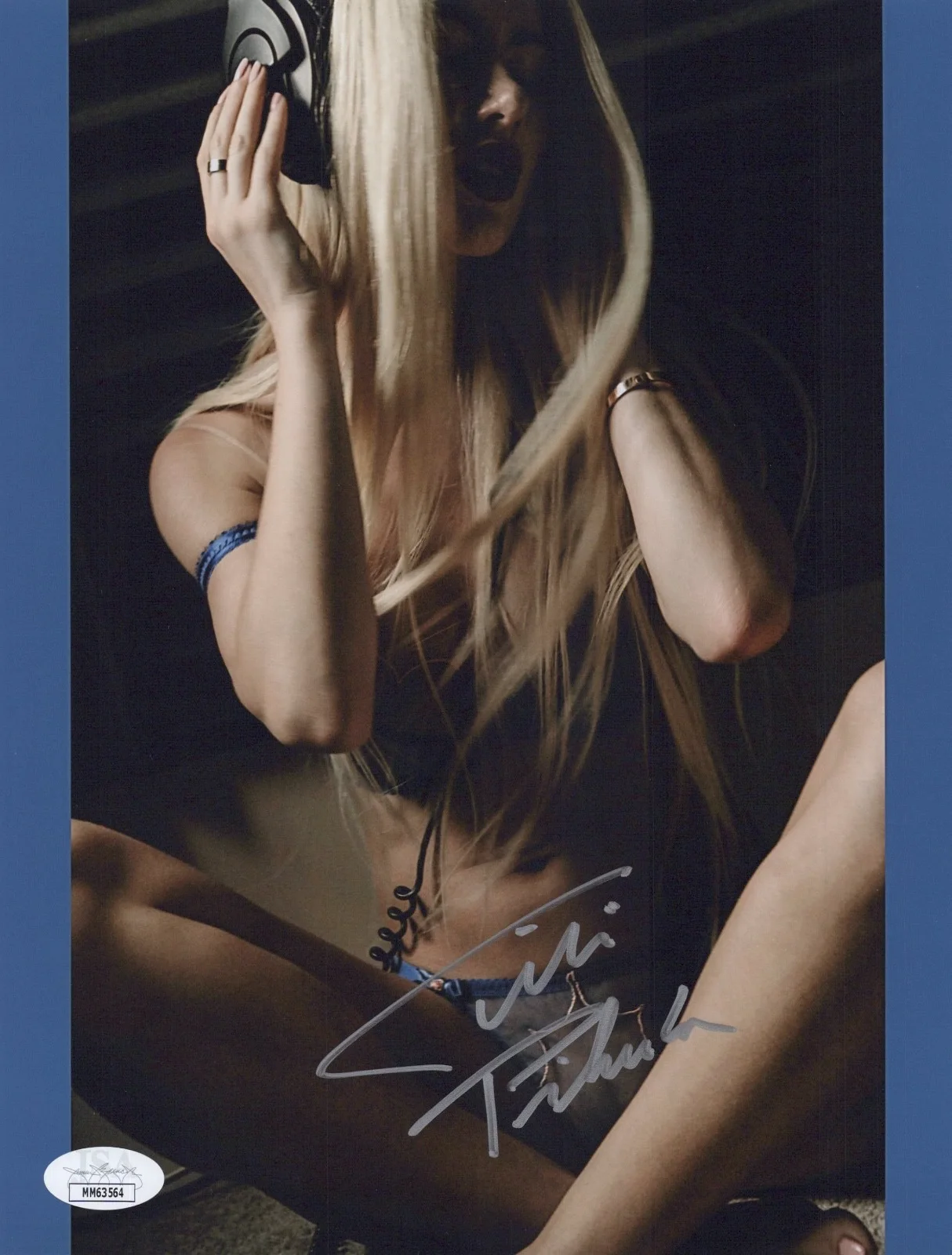 TITI PIKULA — TITI PIKULA Authentic Hand-Signed "SEXY Instagram Model" 8x10 Photo (JSA COA)