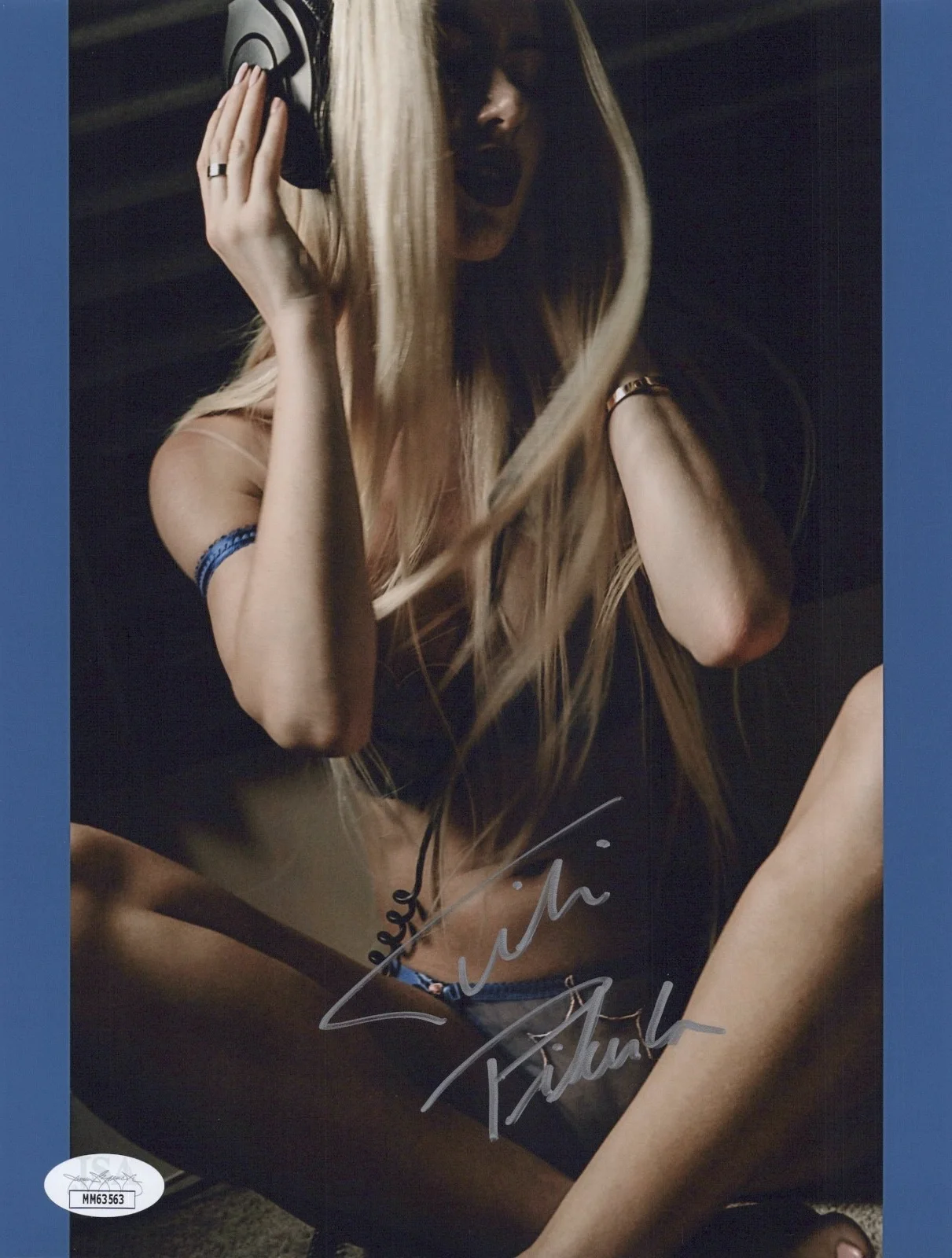 TITI PIKULA — TITI PIKULA Authentic Hand-Signed "SEXY Instagram Model" 8x10 Photo (JSA COA)