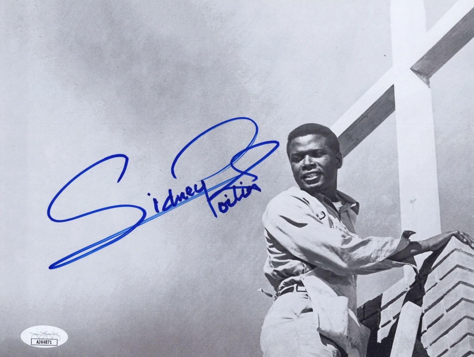 SIDNEY POITIER — SIDENEY POITIER Hand-Signed "LILIES OF THE FIELD" 8x10 Photo (JSA COA)