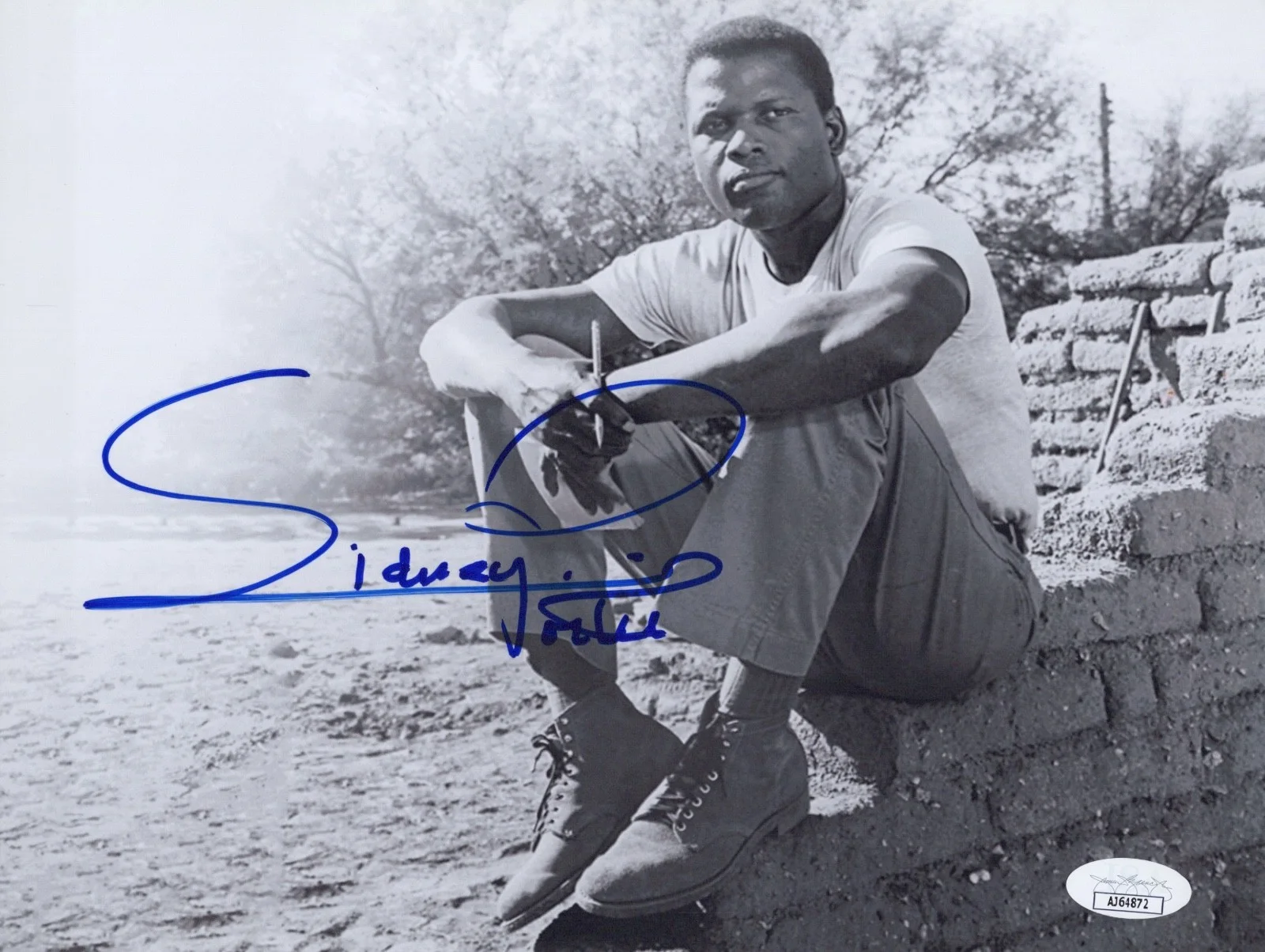 SIDNEY POITIER — SIDENEY POITIER Hand-Signed "LILIES OF THE FIELD" 8x10 Photo (JSA COA)