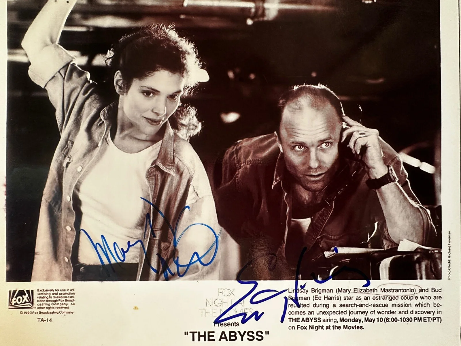 Ed Harris — Ed Harris, Mary Elizabeth Mastrantonio Signed James Cameron The Abyss 8x10 photo