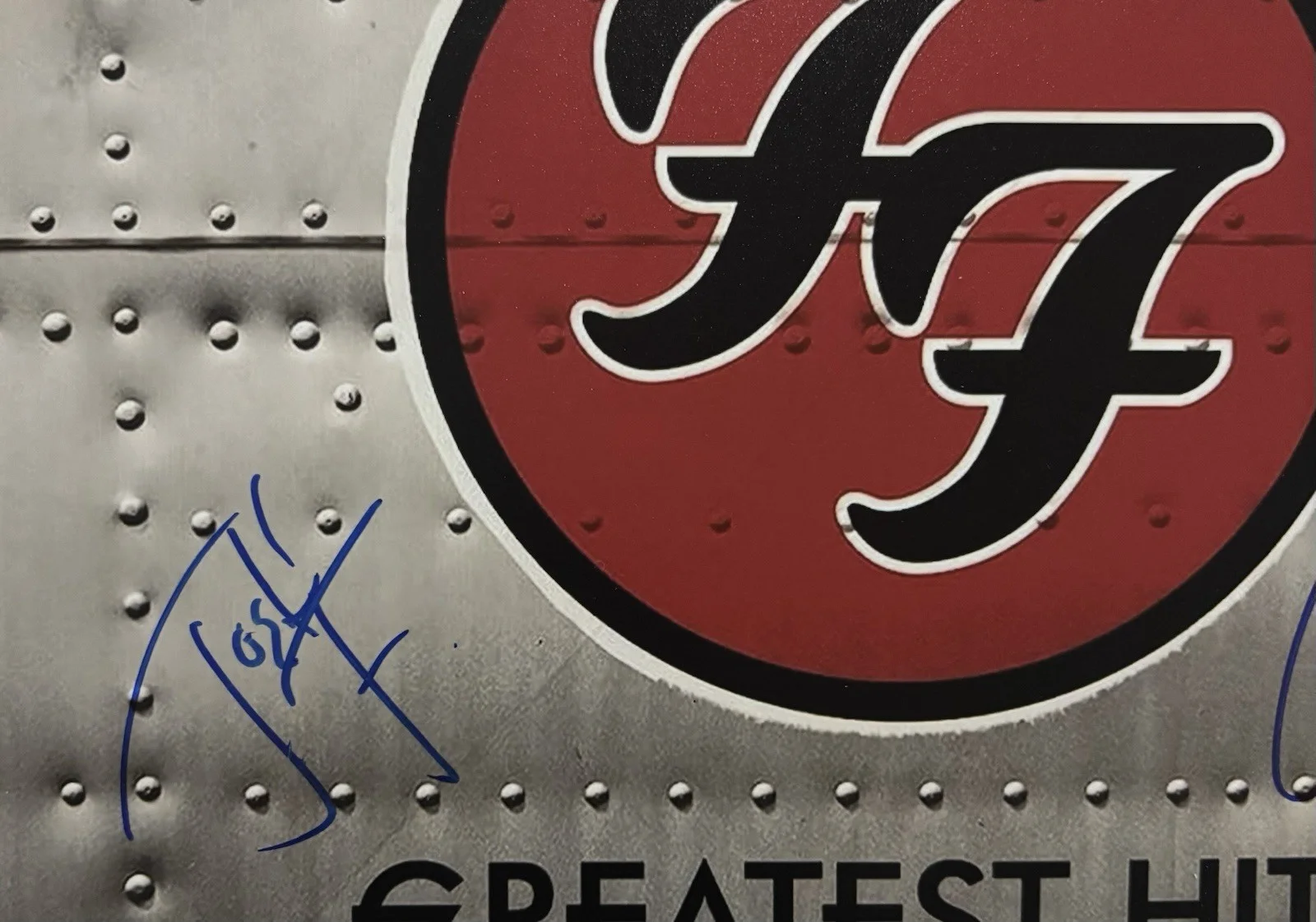Foo Fighters Josh FREESE + Chris Shiflett Signed 8 x 10 Photo! Music! W/COA, изображение 2