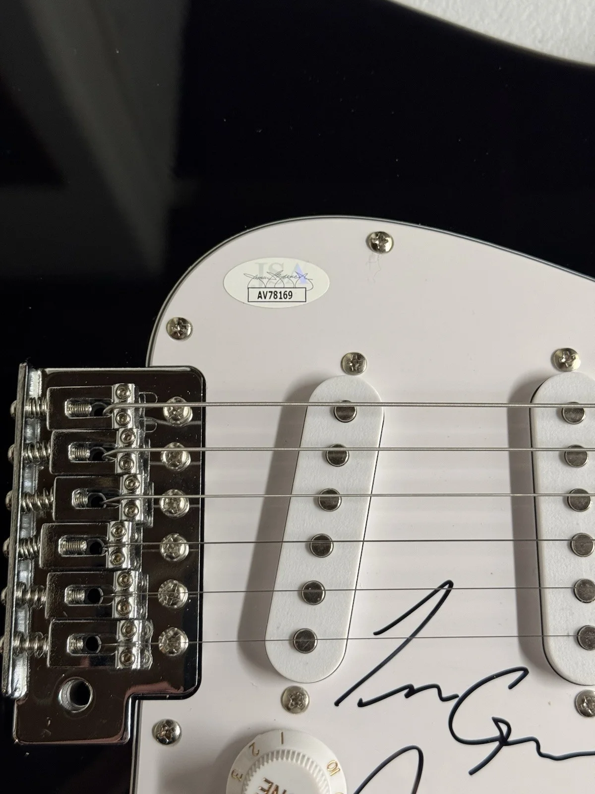 Movements Signed Autographed Band Guitar All 4 Members JSA COA, image 3