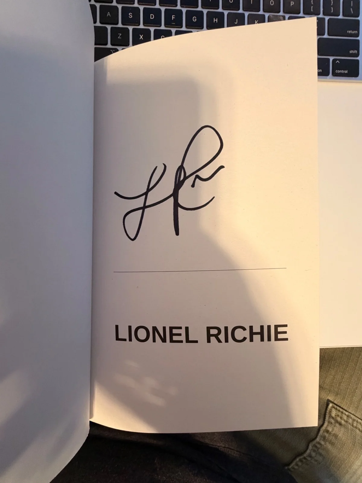 AUTOGRAPHED Lionel Richie SIGNED Book TRULY AUTOGRAPH Hardcover American Idol, image 2