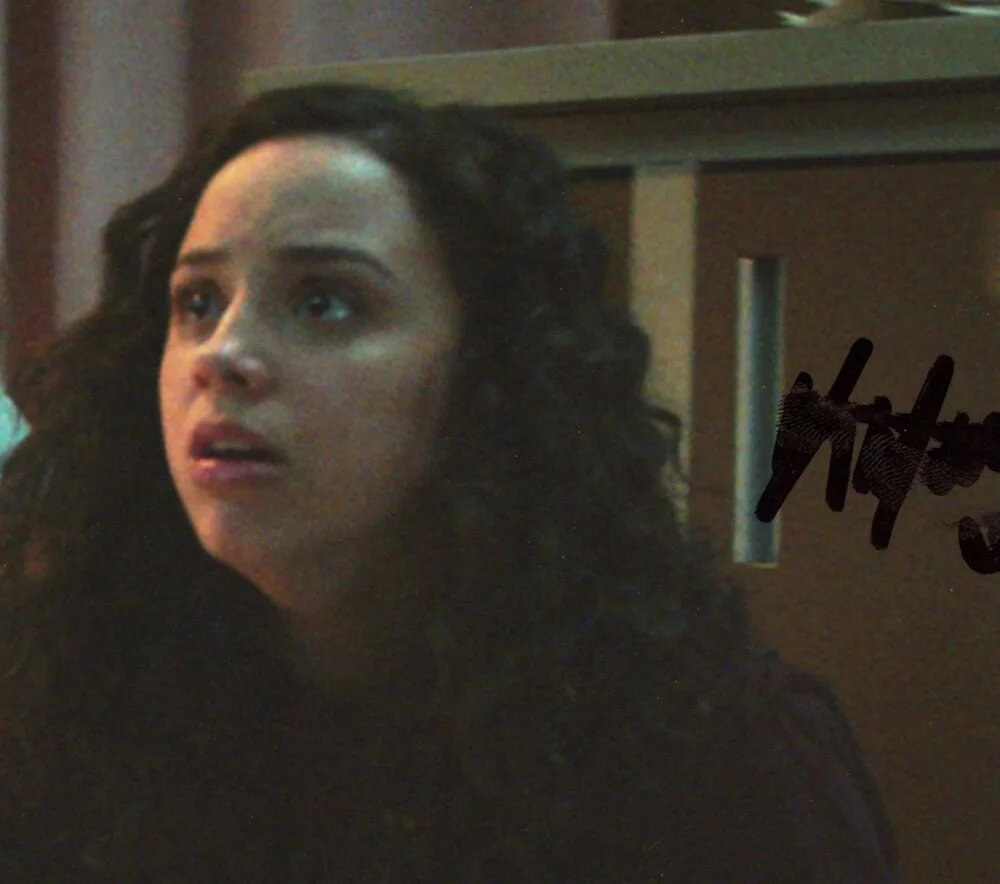 KIANA MADEIRA — iana Madeira signed "FEAR STREET" 8x10 Photo d MALCOLM IN MIDDLE Deena ACOA COA, изображение 4