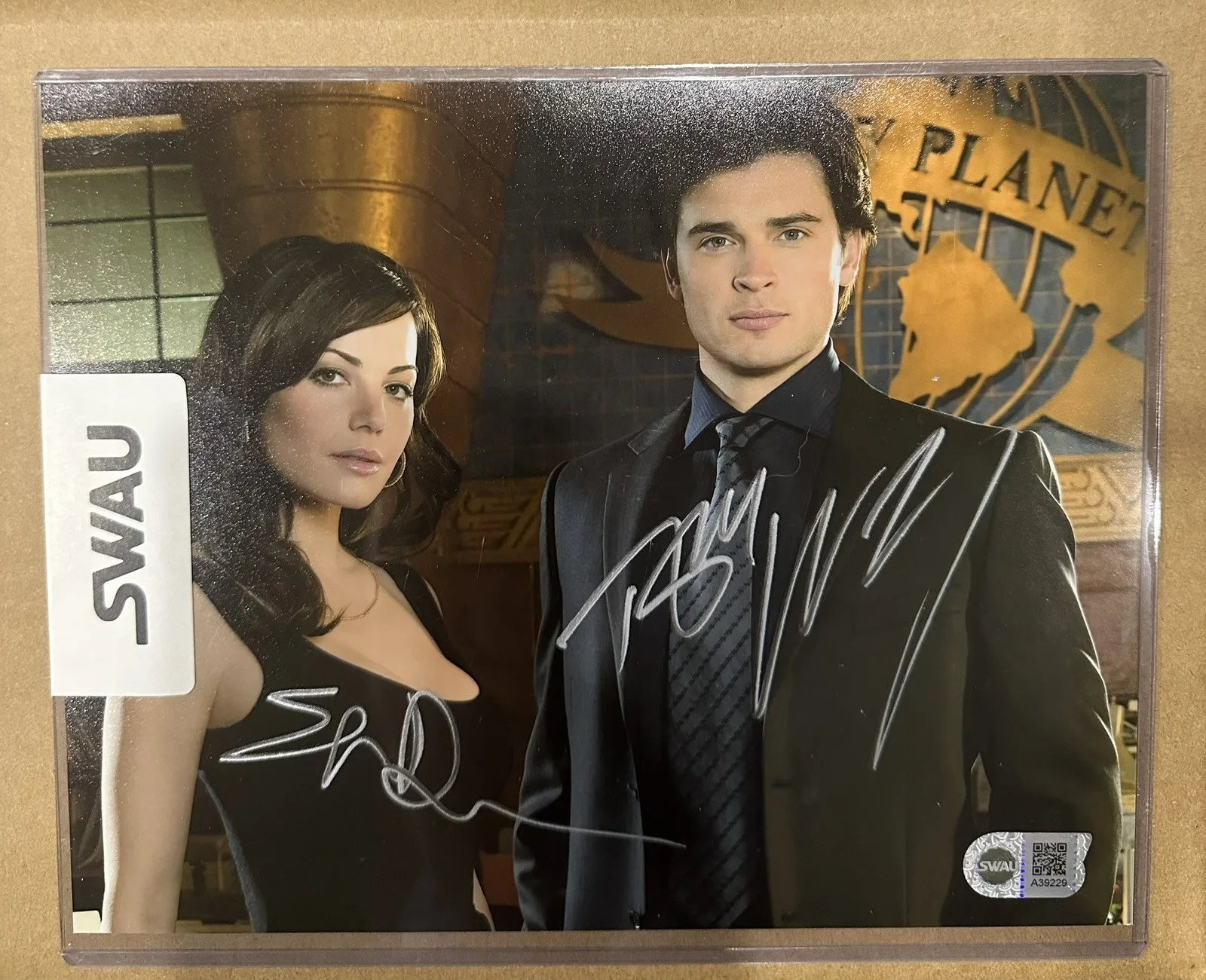 Tom Welling & Erica Durance — Tom Welling & Erica Durance Smallville Dual Signed 8x10 SWAU