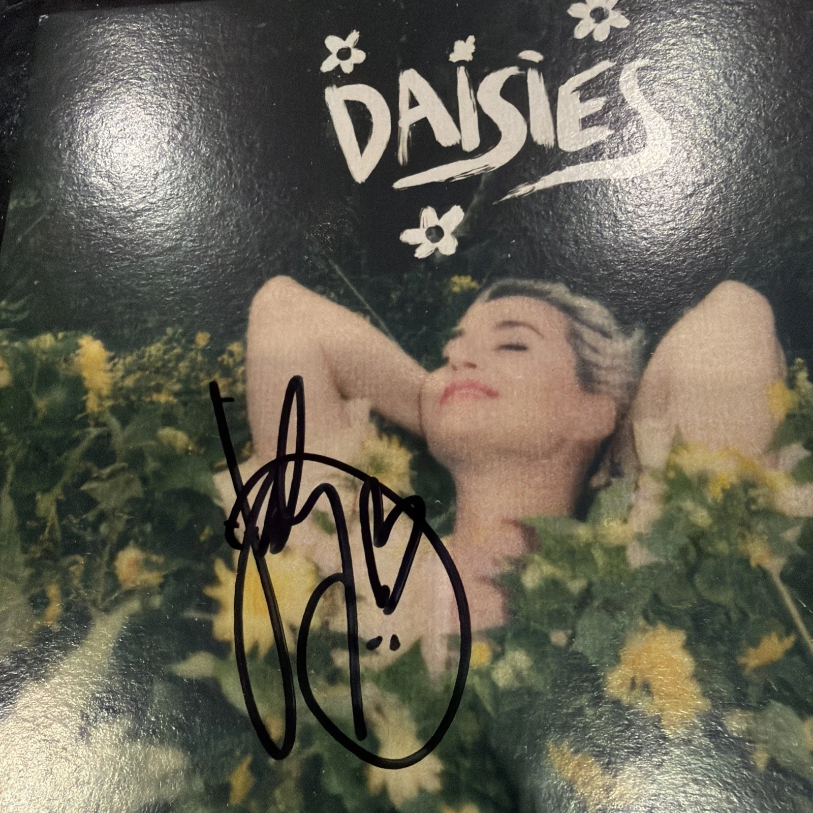 Katy Perry Autographed Daisies Yellow 7 Inch Vinyl, image 2