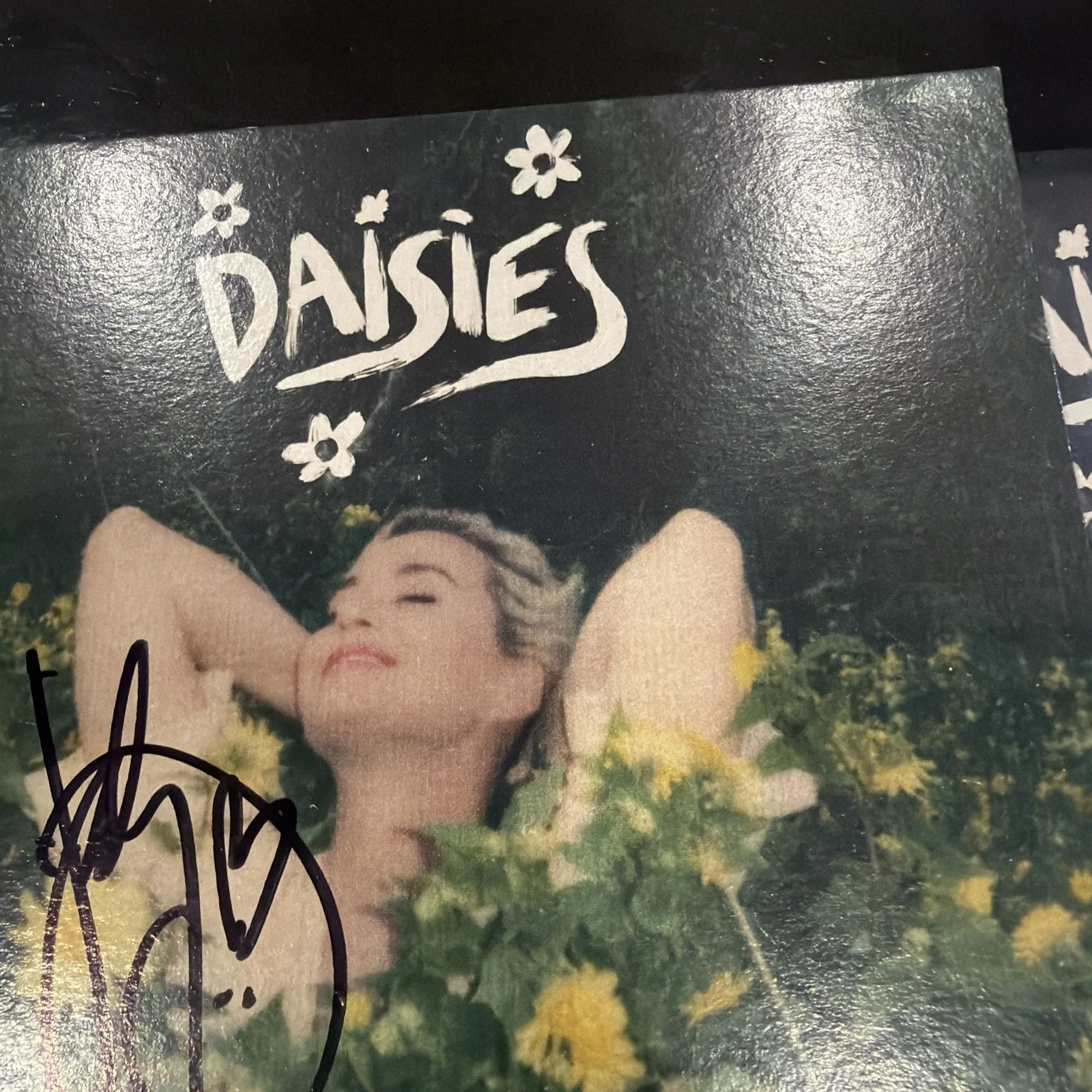 Katy Perry Autographed Daisies Yellow 7 Inch Vinyl, image 3