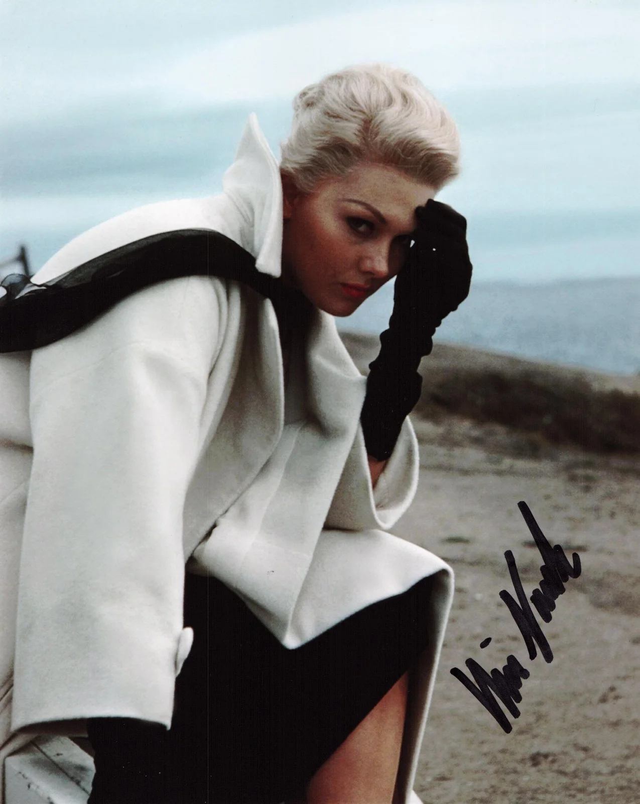 Kim Novak — Kim Novak signed autographed 8x10 photo Madeleine Judy Barton 1958 Vertigo