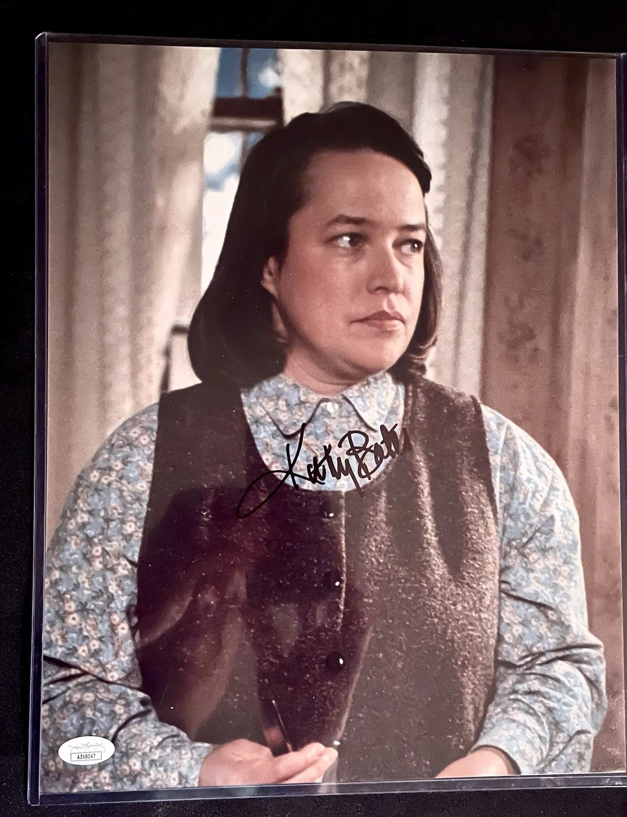 Kathy Bates — Kathy Bates Signed 11x14 Misery photo JSA