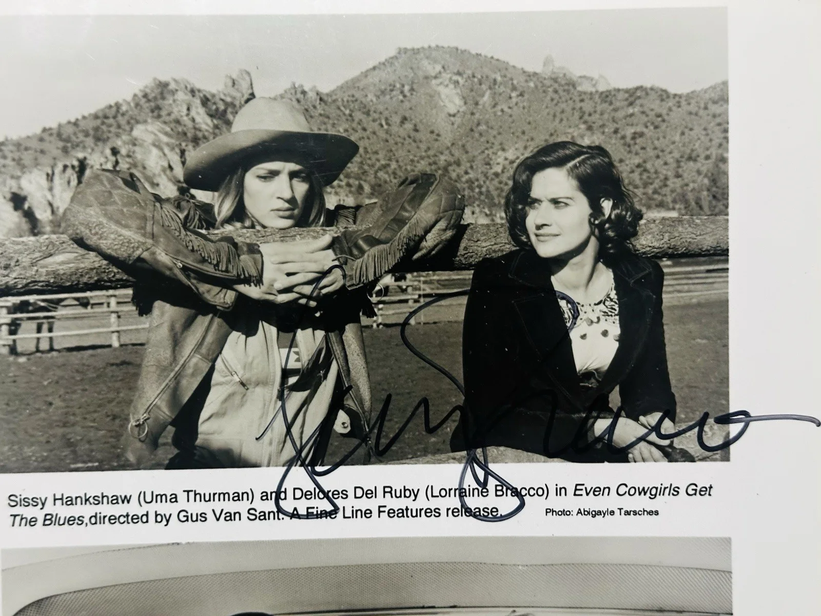 Lorraine Bracco — Lorraine Bracco signed Cowgirls Get The Blues 8x10 Original B&W Photo Goodfellas, изображение 3