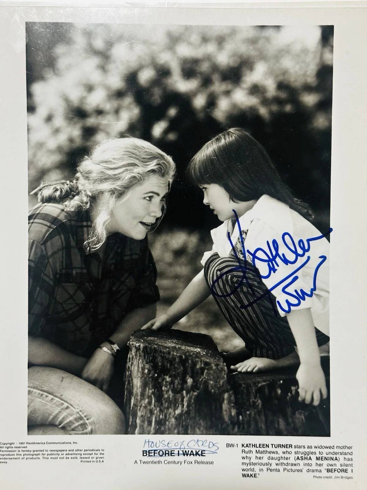 Kathleen Turner — Kathleen Turner signed 8x10 Photo In Person. Romancing The Stone, image 2
