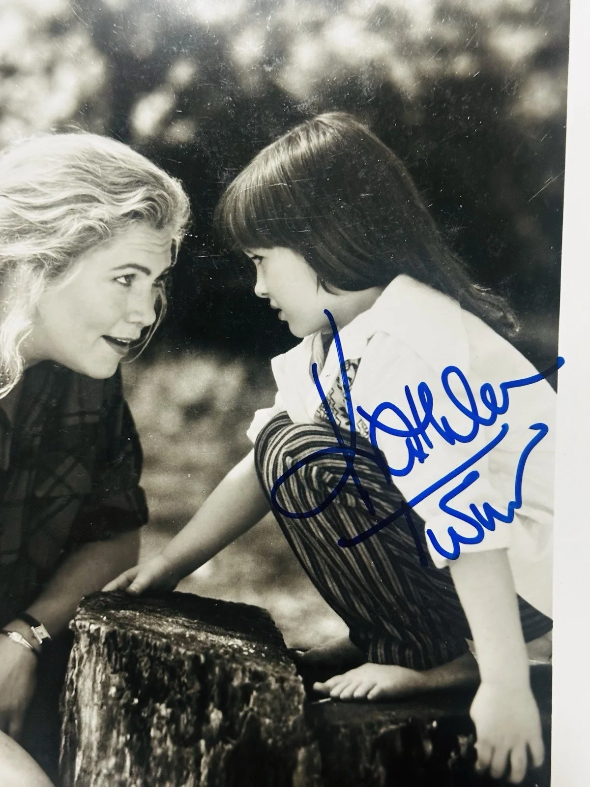 Kathleen Turner — Kathleen Turner signed 8x10 Photo In Person. Romancing The Stone, image 3