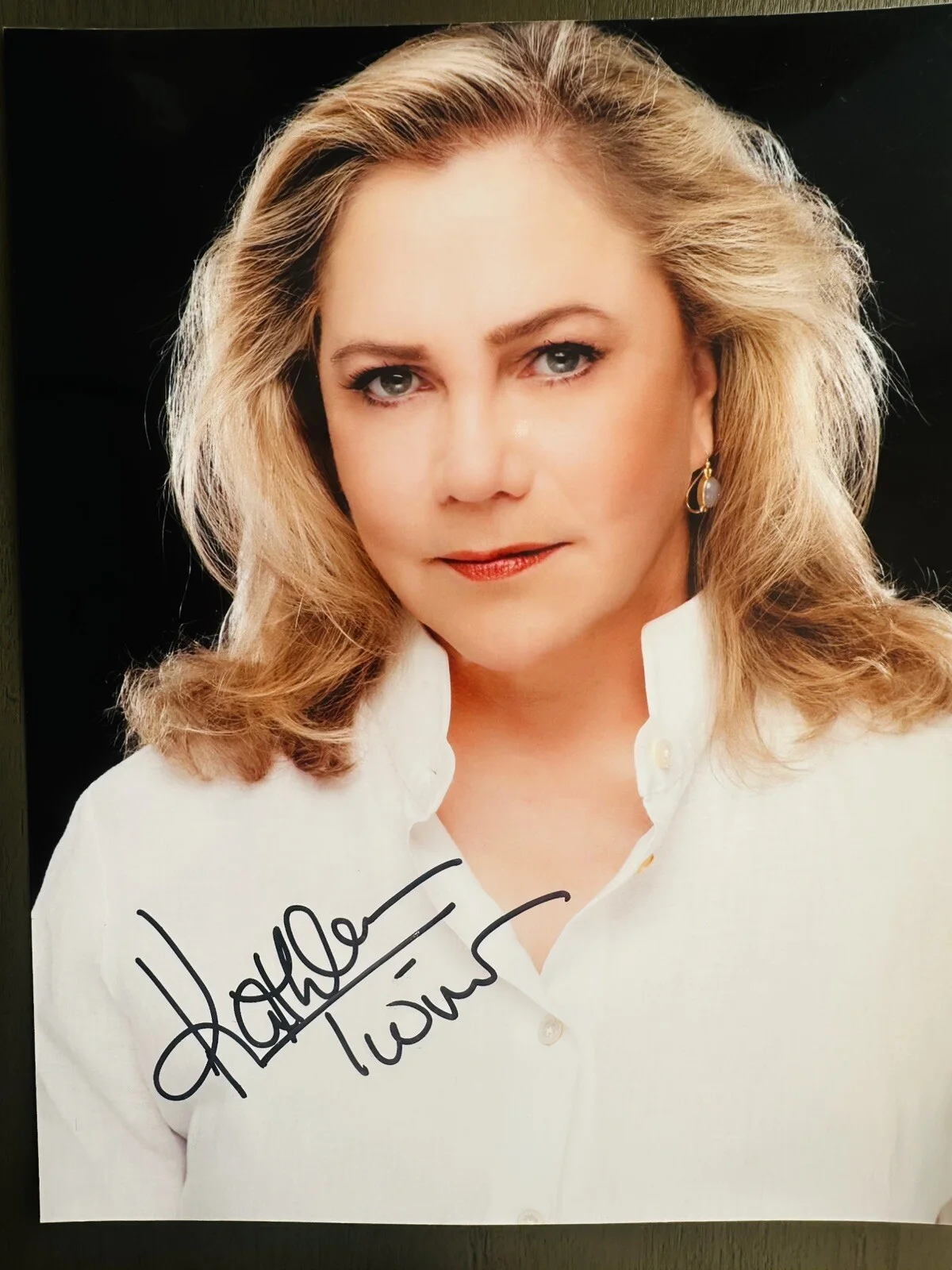 Kathleen Turner — Kathleen Turner signed 8x10 Photo In Person. Romancing The Stone