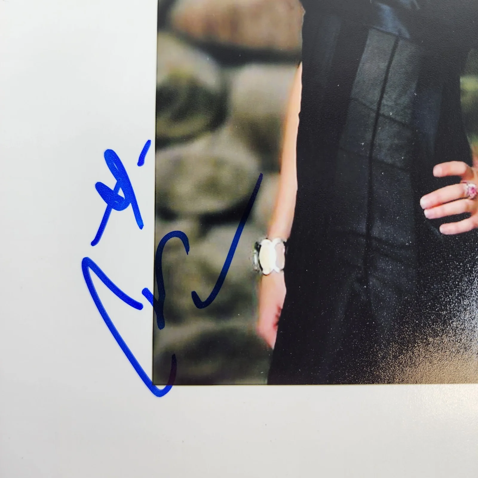 Caitlin Thompson — Actress Caitlin Thompson Signed 8x10 Autograph (No COA) Photo Picture, image 2