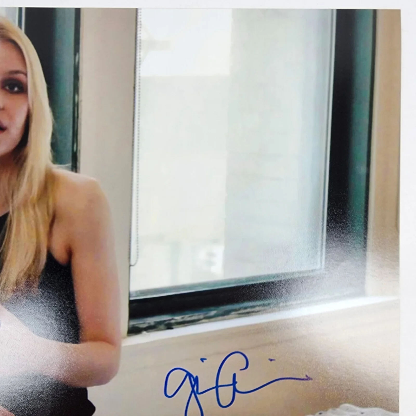 Gia Crovatin — Actress Gia Crovatin Signed 8x10 Autograph (No COA) Photo Picture, изображение 4