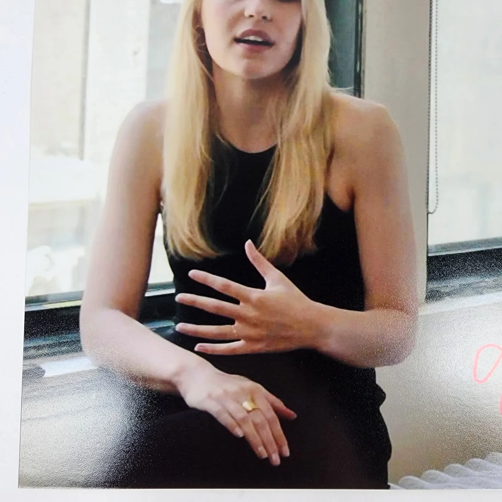 Gia Crovatin — Actress Gia Crovatin Signed 8x10 Autograph (No COA) Photo Picture, изображение 5