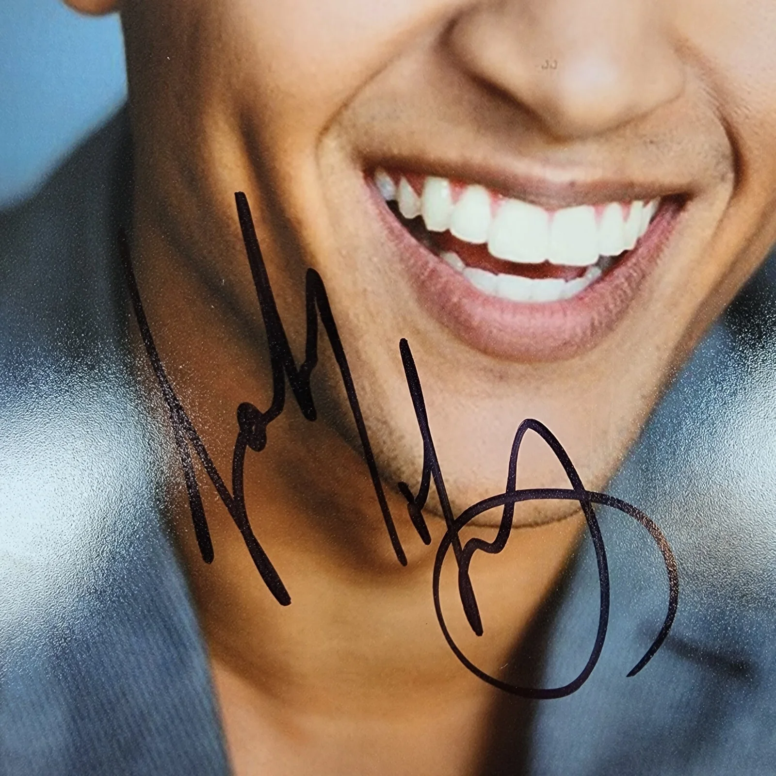 Tahj Mowry — 'Smart Guy' Actor/Singer Tahj Mowry Signed 8x10 Autograph (No COA) Picture, image 2