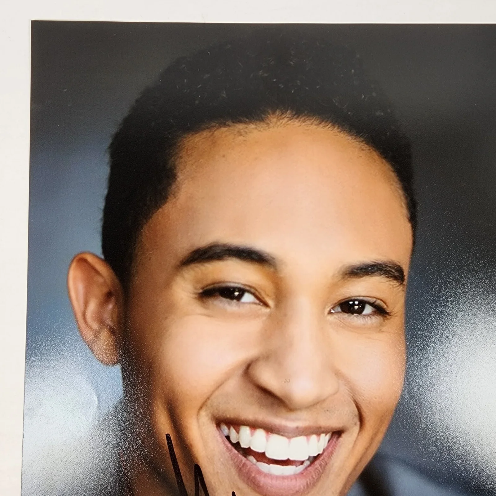Tahj Mowry — 'Smart Guy' Actor/Singer Tahj Mowry Signed 8x10 Autograph (No COA) Picture, image 3