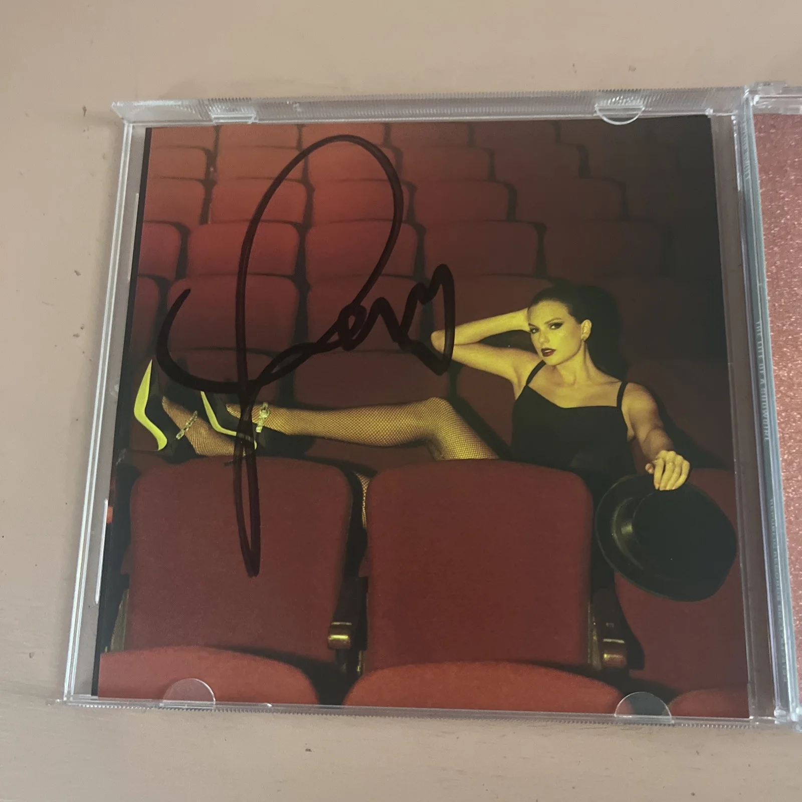 Taylor Swift The Life of a Showgirl CD + Hand Signed Photo 4 w/ Heart - Opened, изображение 2