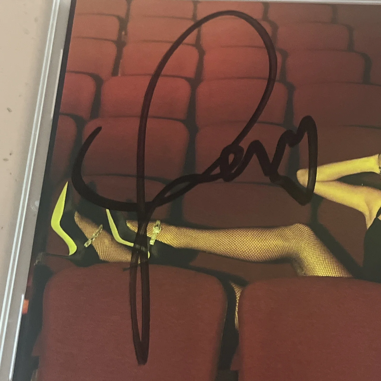 Taylor Swift The Life of a Showgirl CD + Hand Signed Photo 4 w/ Heart - Opened, изображение 3
