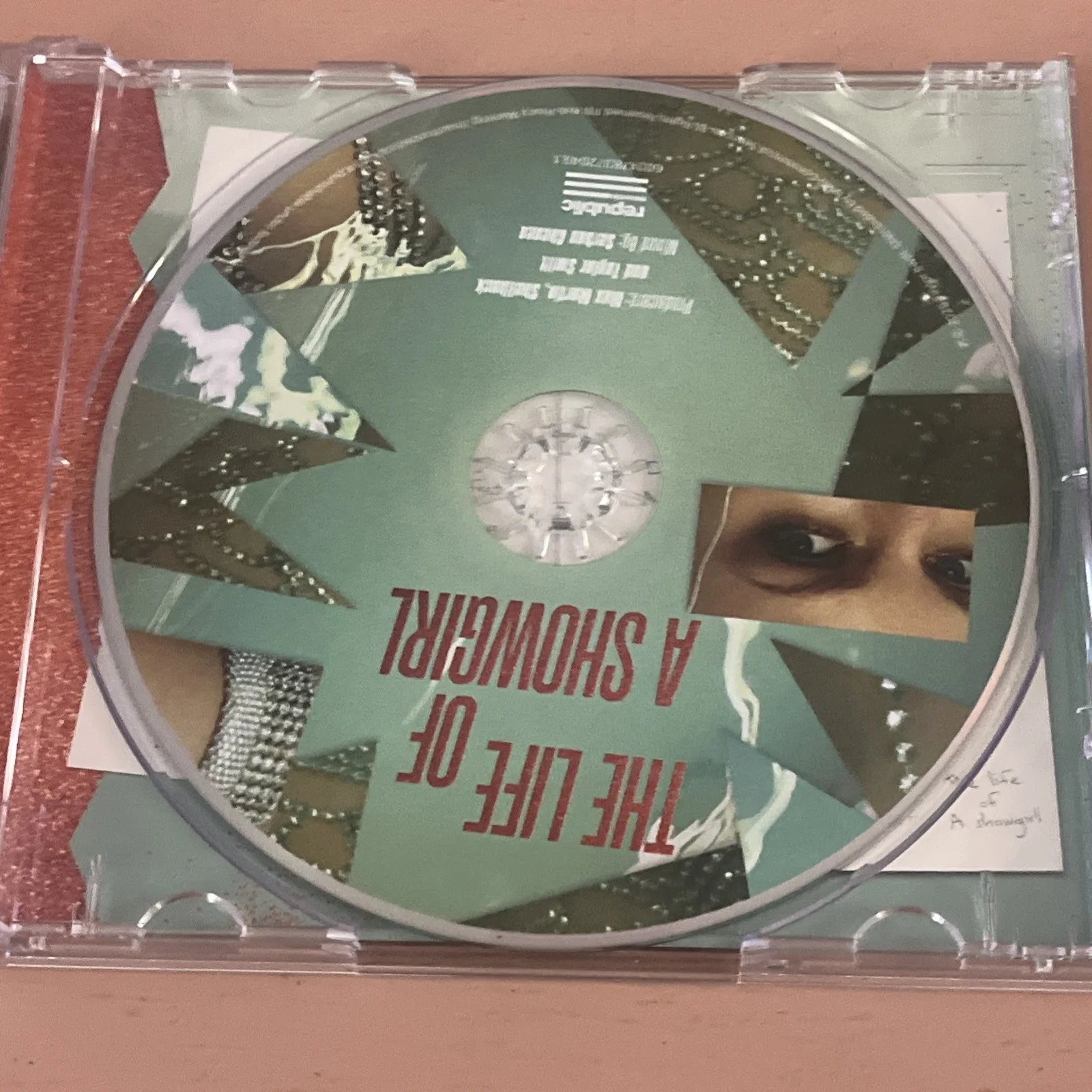 Taylor Swift The Life of a Showgirl CD + Hand Signed Photo 4 w/ Heart - Opened, изображение 4