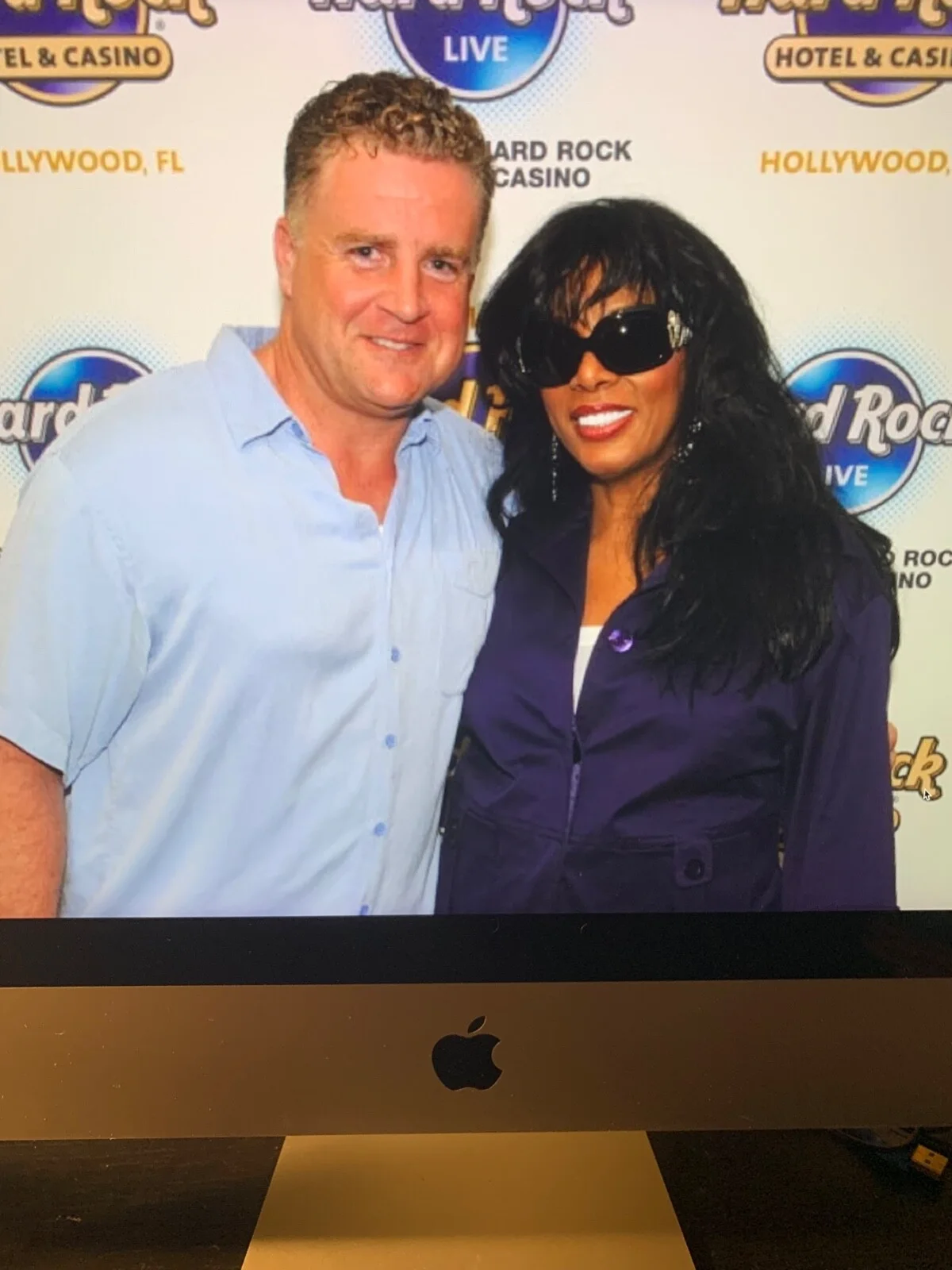 DONNA SUMMER Hand Signed Autographed 45 Record cover In Person /COA, изображение 4