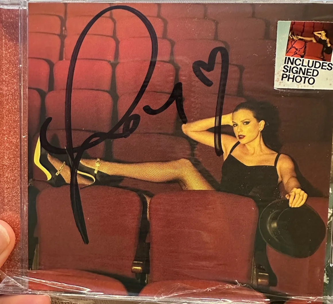 Taylor Swift The Life of A Showgirl CD Signed #4 DETACHED AUTOGRAPH, изображение 2