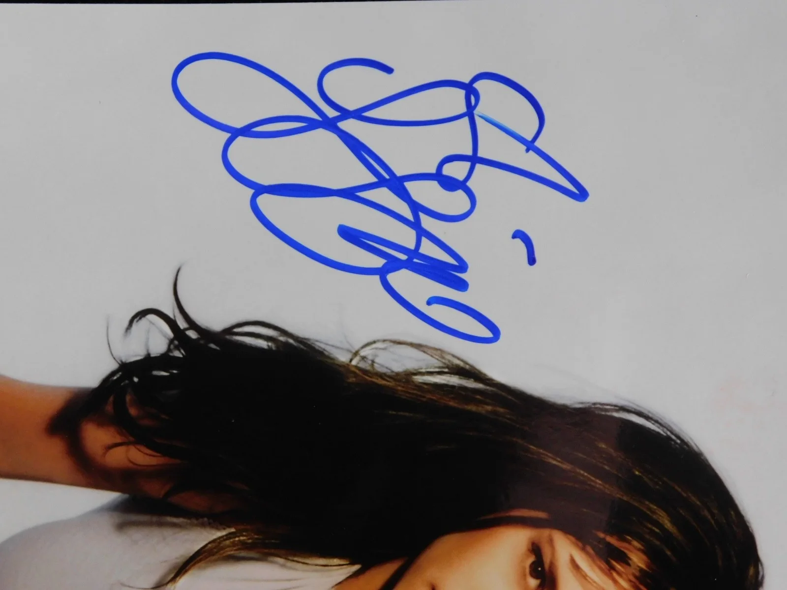 Jennifer Love Hewitt — Jennifer Love Hewitt Signed / Autographed 8x10 Photo JSA COA, image 2