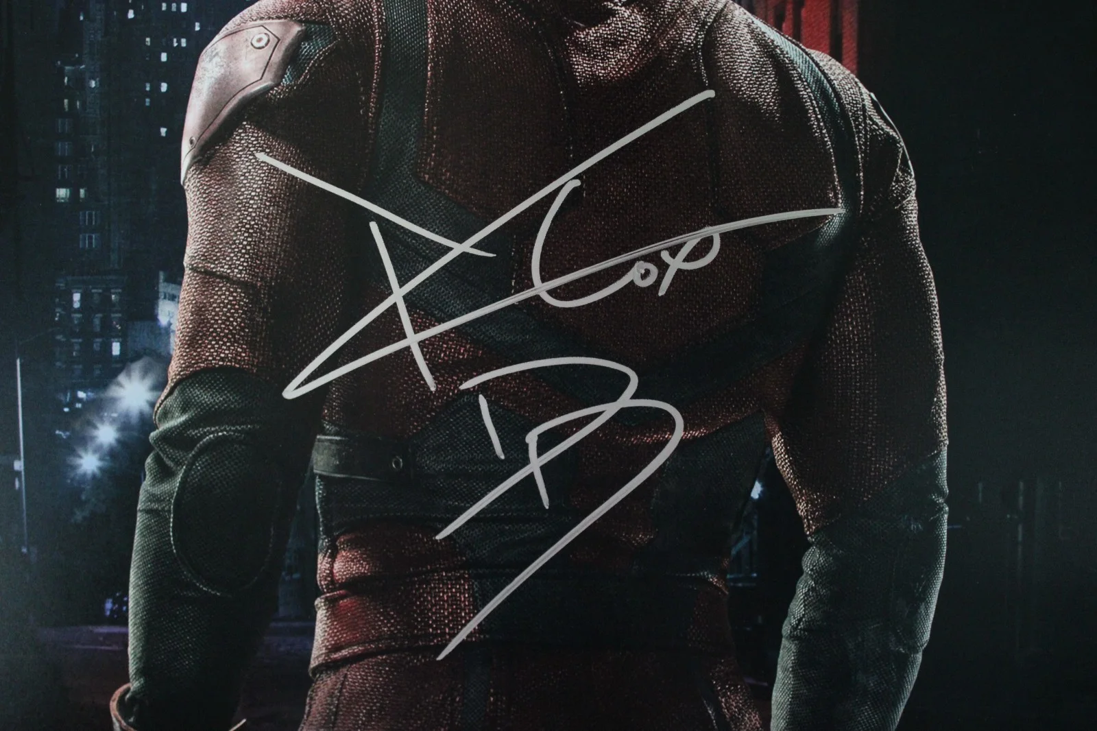 Charlie Cox — Charlie Cox Signed Daredevil 20x30 Photo – Beckett Authenticated, изображение 2