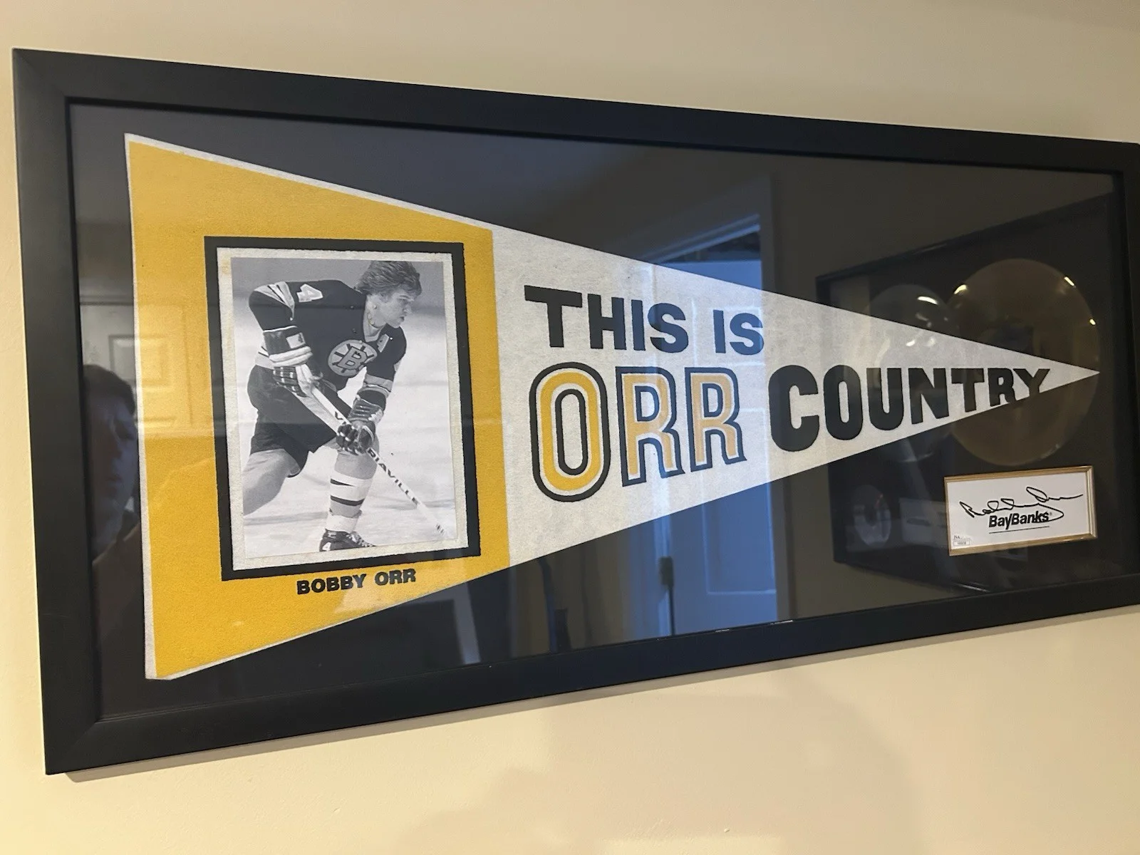Bobby Orr — Bobby Orr Autographed Signed 33x15 Framed Pennant Boston Bruins Bay Banks JSA, изображение 3