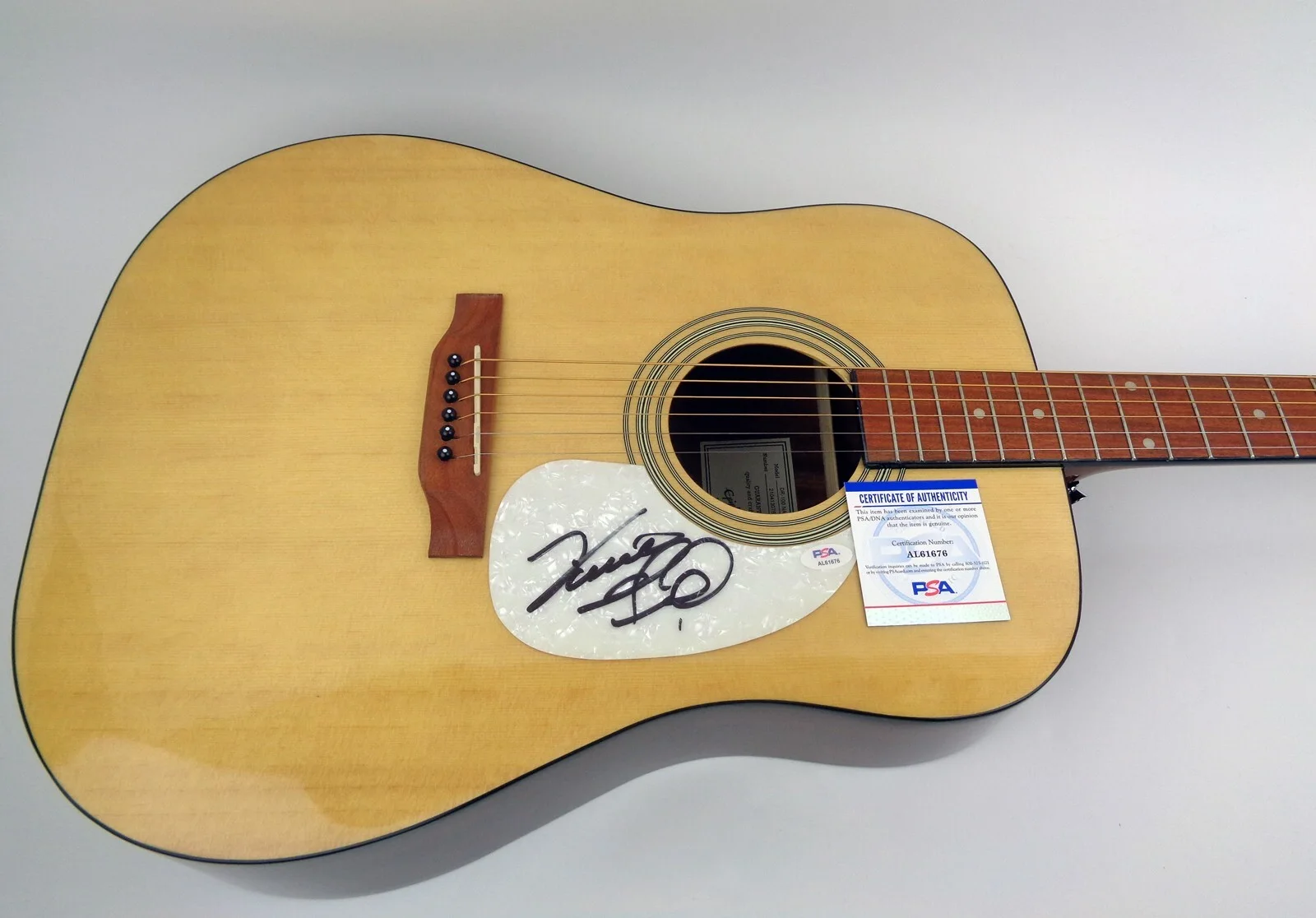 Vince Gill — Vince Gill Country Legend Signed Autograph Epiphone Acoustic Guitar PSA/DNA COA, image 2