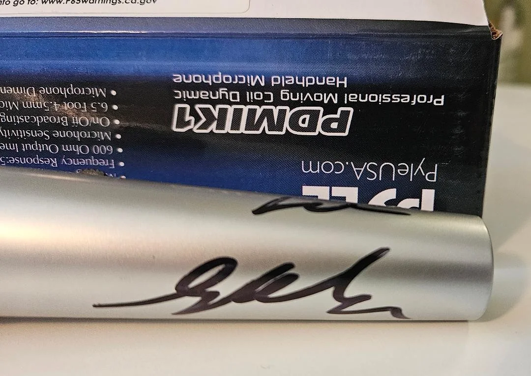 Sheena Easton — SHEENA EASTON SIGNED MICROPHONE MIC "LOVE" INS. RARE AUTO PROOF, image 2