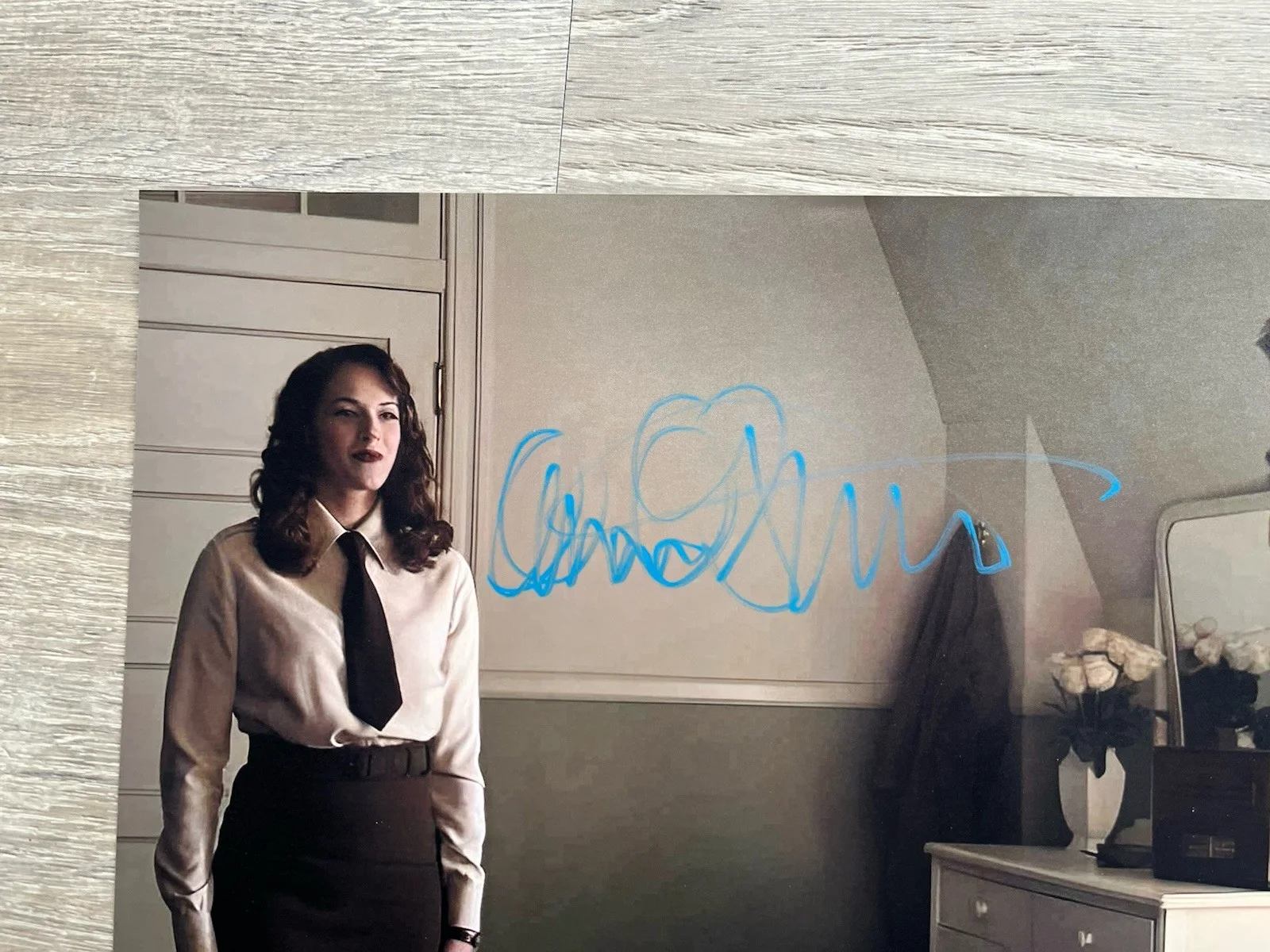 Amanda Righetti — QC Amanda Righetti Signed Captain America 11x14 Photo JSA COA Marvel SHIELD, image 4