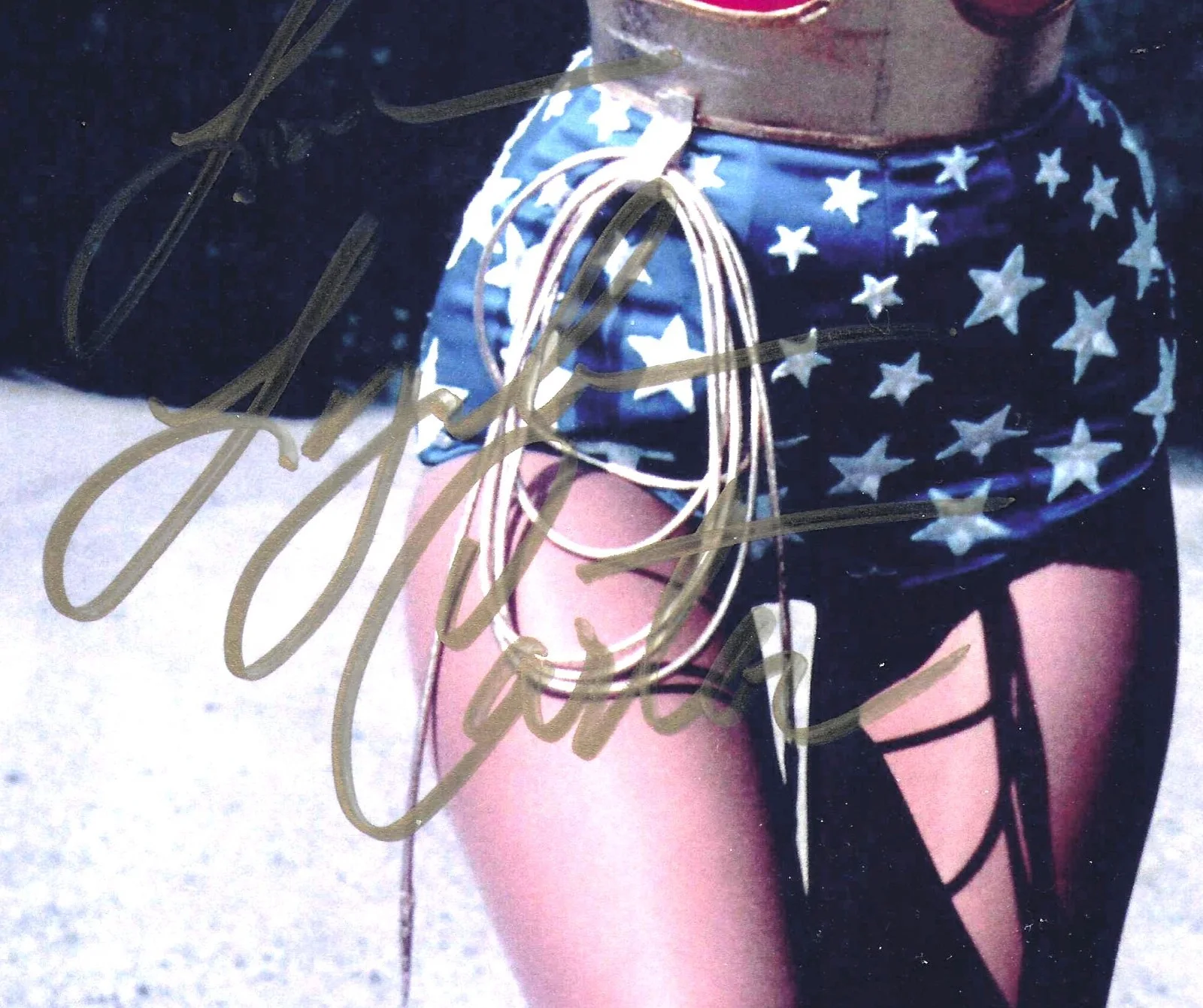 LYNDA CARTER signed as WONDER WOMAN .... OVERSIZED GREAT IMAGE with COA, image 3