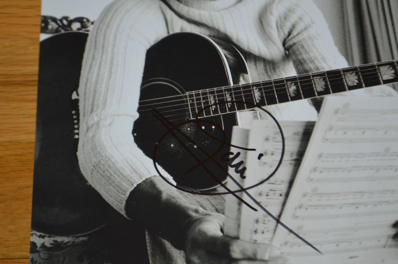 Bee Gees ~ Barry Gibb Autographed Vintage 8x10 B/W Photo with Beckett Hologram, изображение 2