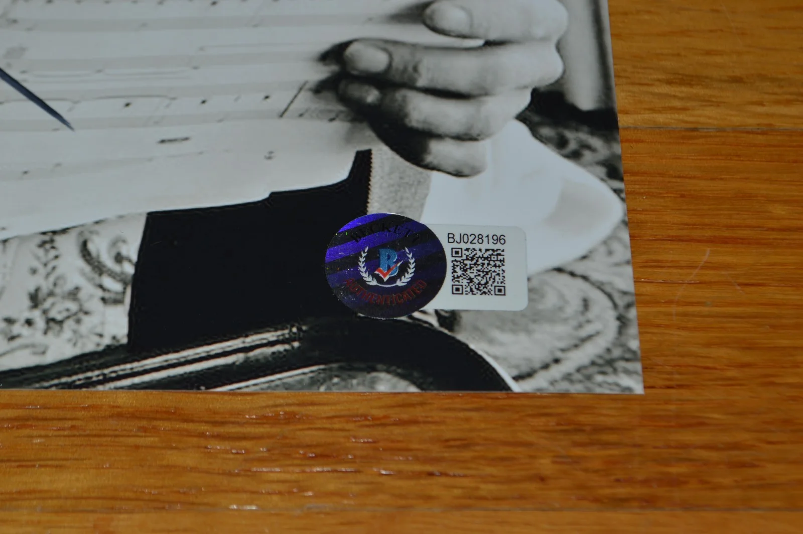 Bee Gees ~ Barry Gibb Autographed Vintage 8x10 B/W Photo with Beckett Hologram, изображение 3