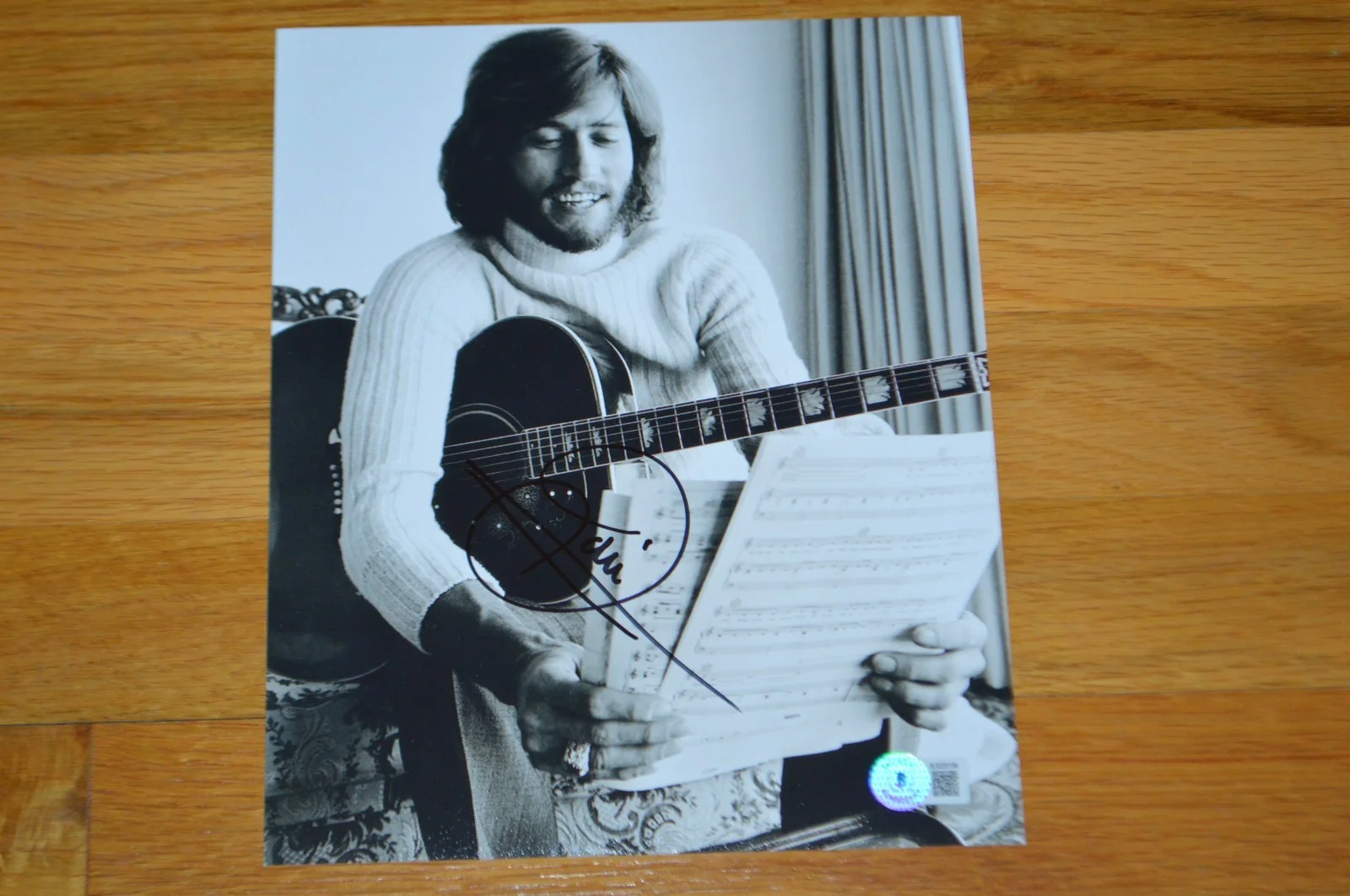 Bee Gees ~ Barry Gibb Autographed Vintage 8x10 B/W Photo with Beckett Hologram, изображение 4